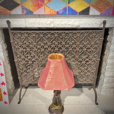Metal fireplace screen