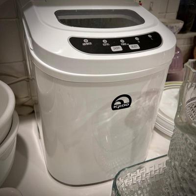 Igloo ice maker