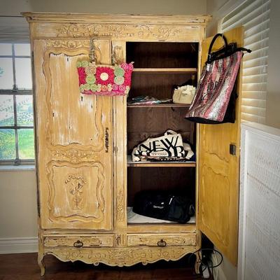 Armoire