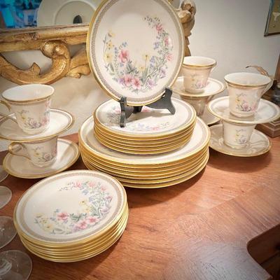 Lenox "Wind Song" china - 30+ pieces