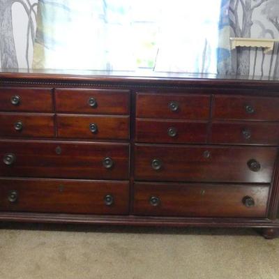 Vintage Medium Wood 6-Drawer Dresser