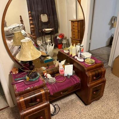 antique dressing table 