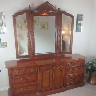 Thomasville Dresser with  Lighted Mirror
