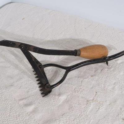 vintage carpet stretcher