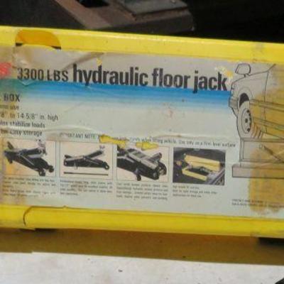 3500 lb floor jack in plastic case like new