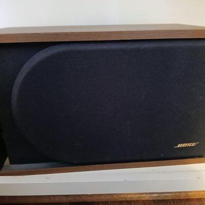 2 Bose speakers in excellen condition