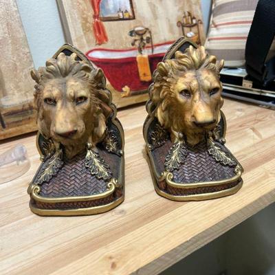 lion head bookends