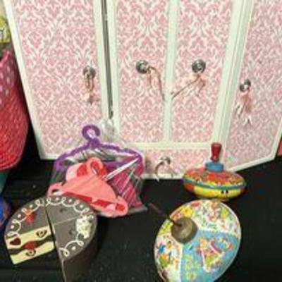 LOTS of retired American Girl 
dress - dolls - etc