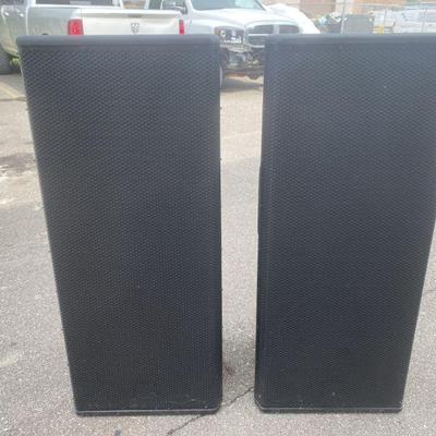 Lot 29q | 2 JBL MRX500 Speakers
