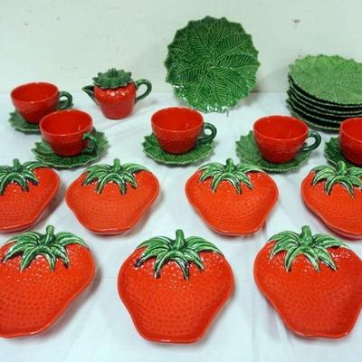 1088	GROUP OF ASSORTED STRAWBERRY BOWLS, WITH LEAF PLATES, CUPS AND SAUCERS
