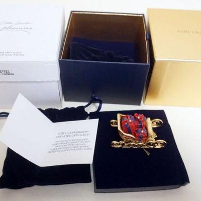 1212	ESTEE LAUDER HOLIDAY 2009 PLEASURES *ONE HORSE OPEN SLEIGH* SOLID PERFUME 
