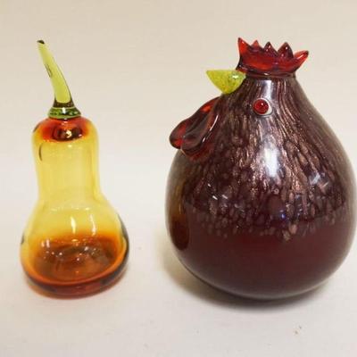 1024	MURANO ART GLASS CHICKEN & BLOWN GLASS PEAR, APPROXIMATELY 6 1/2 IN HIGH
