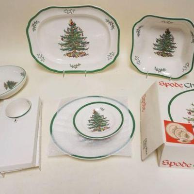 1021	SPODE CHRISTMAS TREE 5 PIECE PLACE SETTING IN BOX, 11 IN X 14 1/2 IN TRAY, BOWL & DIVIDED DISH

