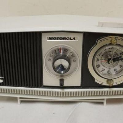 1255	VINTAGE MOTOROLA TABLE TOP CLOCK/RADIO
