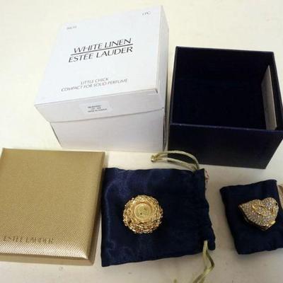 1201	ESTEE LAUDER COMPACT WHITE LINEN *LITTLE CHICK* COMPACT SOLID PERFUME *94LM* JUDITH LEIBER
