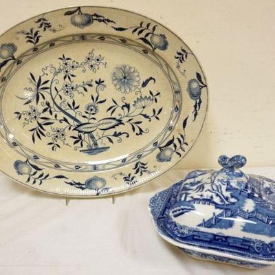 1089	DRESDEN FURNIVALS LTD ONION PLATTER AND BLUE COVERED DISH, PLATTER APPROXIMATELY 16 1/2 IN X 13 IN
