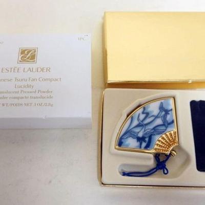 1199	ESTEE LAUDER COMPACT LUCIDITY IMAGE OF JAPPENESE TSURU FAN COMPACT
