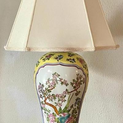 Vintage Made In Hong Kong Ceramic Asian Motif Lamp With Shade 