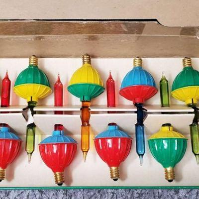 Vintage paramount bubble light bulbs in original box