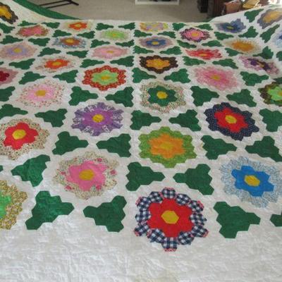 Machine quilted quilt