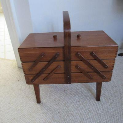 Accordian sewing basket