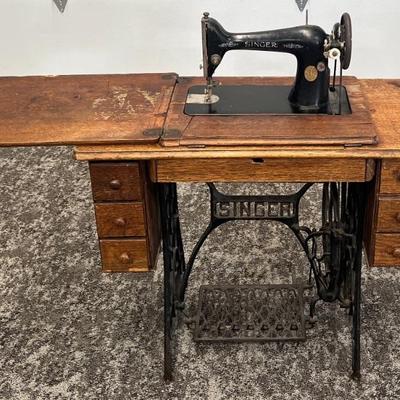 Antique Singer Treadle Sewing Machine With Matching Singer Sewing Table