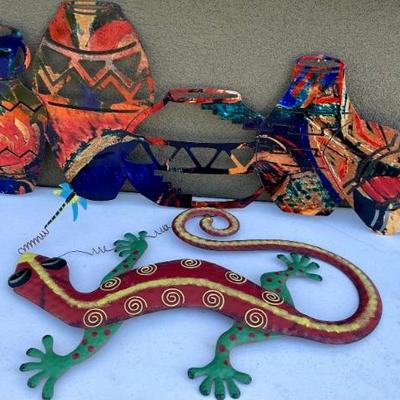 (2) Metal Hanging Yard Or Wall Art - Gecko And Assorted Pots