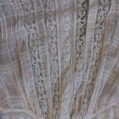 Women's vintage clothing