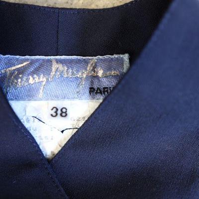 Women's vintage clothing