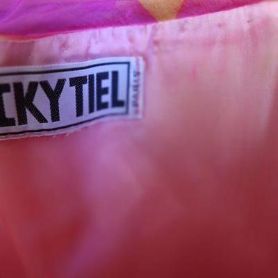 Women's vintage clothing