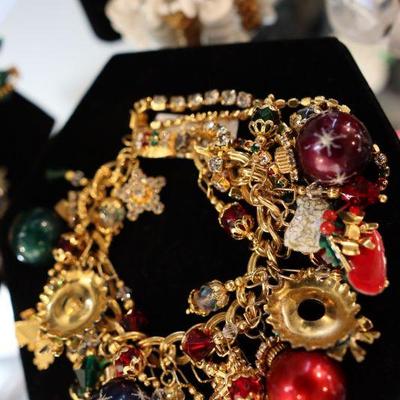 Women's vintage costume jewelry
