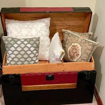 gorgeous vintage wood trunk with tray