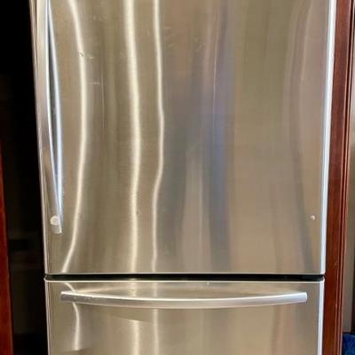 Nice clean refrigerator 