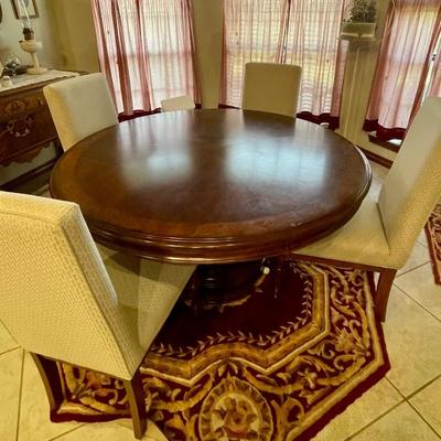 Dining set with 4 chairs in excellent condition 