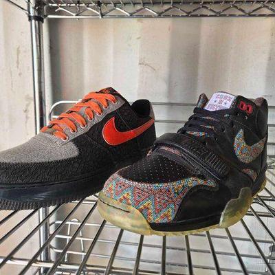 #4012 • NEW!!! (2) Right Footed Nike