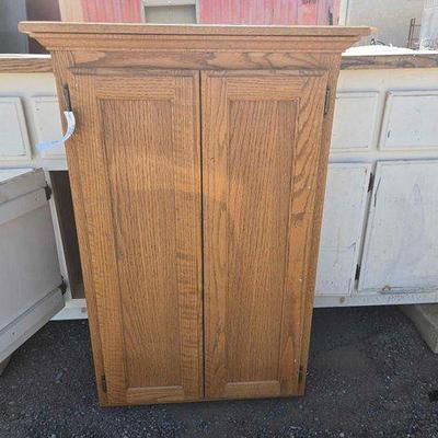 #80706 • Wooden Closing Cabinet with 4 Shelves