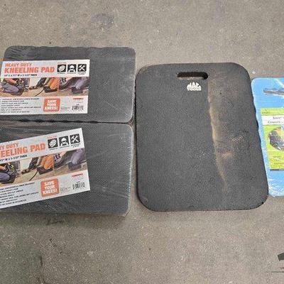 #2142 • (4) Kneeling Pads
