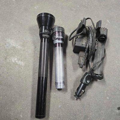 #2054 • (2) Streamlight Flashlights and (1) Battery Charger