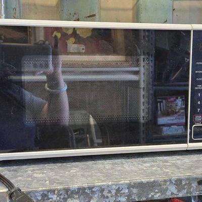 #3518 • White Microwave