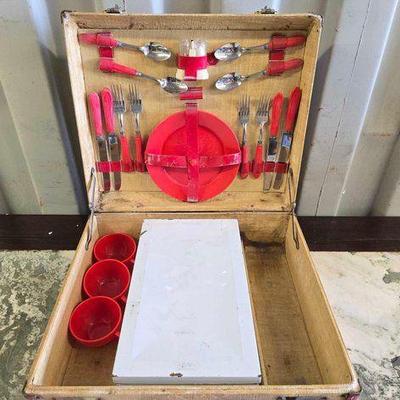 #8099 • Picnic Set With Carrying Case