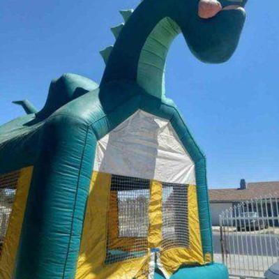 #4692 • Inflatable Jump House and Air Pump