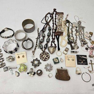 #1008 • Costume Jewelry
