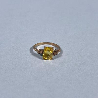 10K GOLD RING | Designed as a 10K gold ring with a faceted yellow stone, size 4.5, marked “10K” total weight; 1.6g

