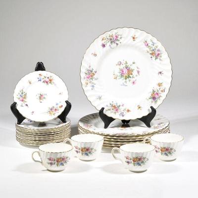 (22pc) MINTONS "MARLOW" CHINA | Porcelain tea and dinner service items with floral pattern and gilt highlights, comprising:...
