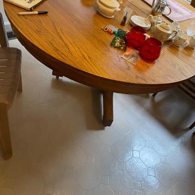 Oak table with two leaves 100 dollars