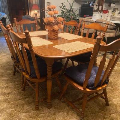Dining Table and 6 Chairs