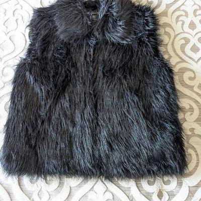 Lot #58 - INC International Concepts Women's Size M/L Faux Fur Vest
