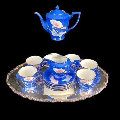 ROHU553 Silver Plated Serving Tray And Tea Service	Vintage silver plated serving tray. Tea service containing teapot, creamer and 6 cups...