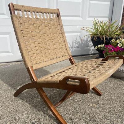 KIHE720 Vintage MCM Hans Wegner Style Rope Chair	For a chair that's over 50 years old it's in very nice condition. 
