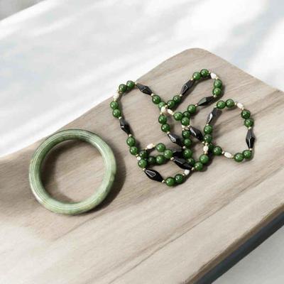 LYZE923 Green Jade Necklace With Fresh Water Pearls And A Green Jade Bangle	This is a beautiful set of green Jade jewelry. It measures...